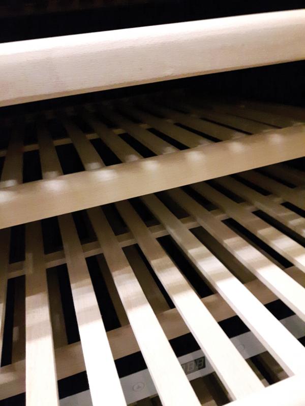 Vinovero 27" Single Zone Wine Cooler with 192 Bottle Capacity and Black Full Glass Door