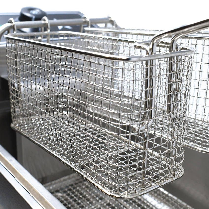 Omcan 6 Qt (7 Liters) Single Countertop Electric Fryer – 220V, 1Ph, 2500W