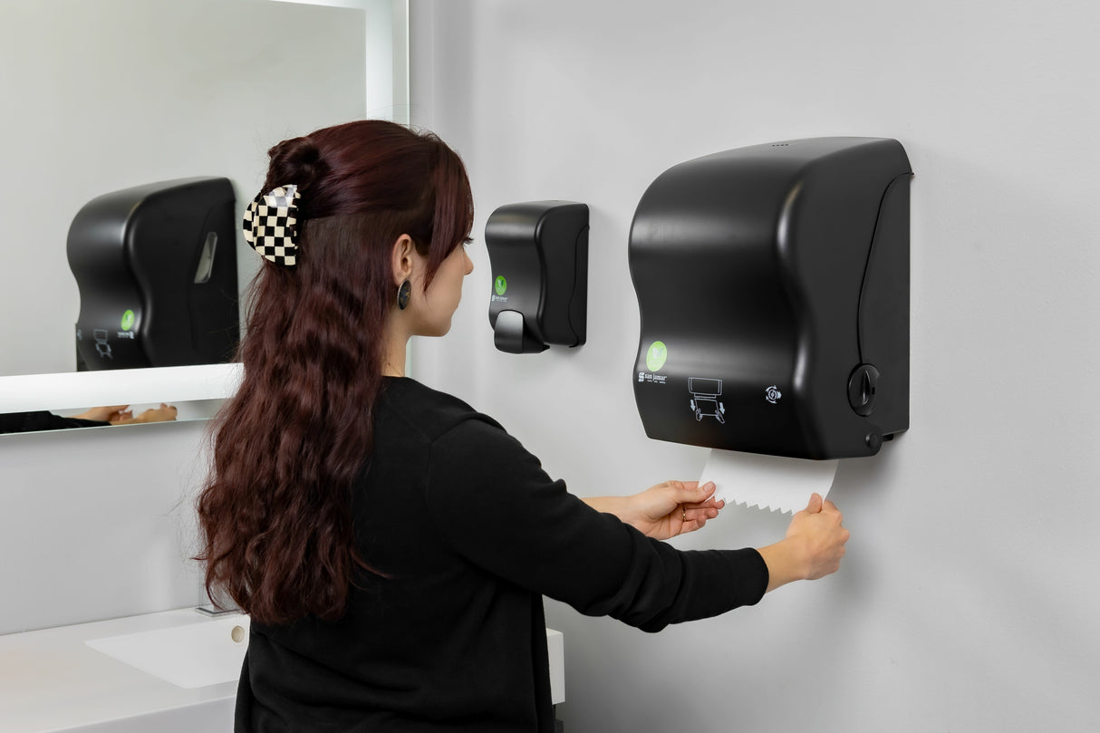 San Jamar Simplicity ecoLogic Essence Mechanical Hands-Free Towel Dispenser - Black