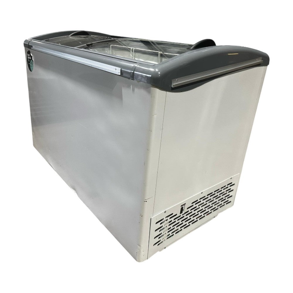 Ojeda NBH-51 Chest Freezer - Scratch on back side