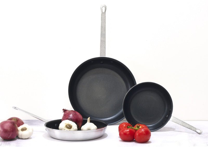 Winco Aluminum Fry Pan, Gladiator™, Excalibur® Non-Stick Yes Sleeve - VRS Restaurant Equipment & Supply Store
