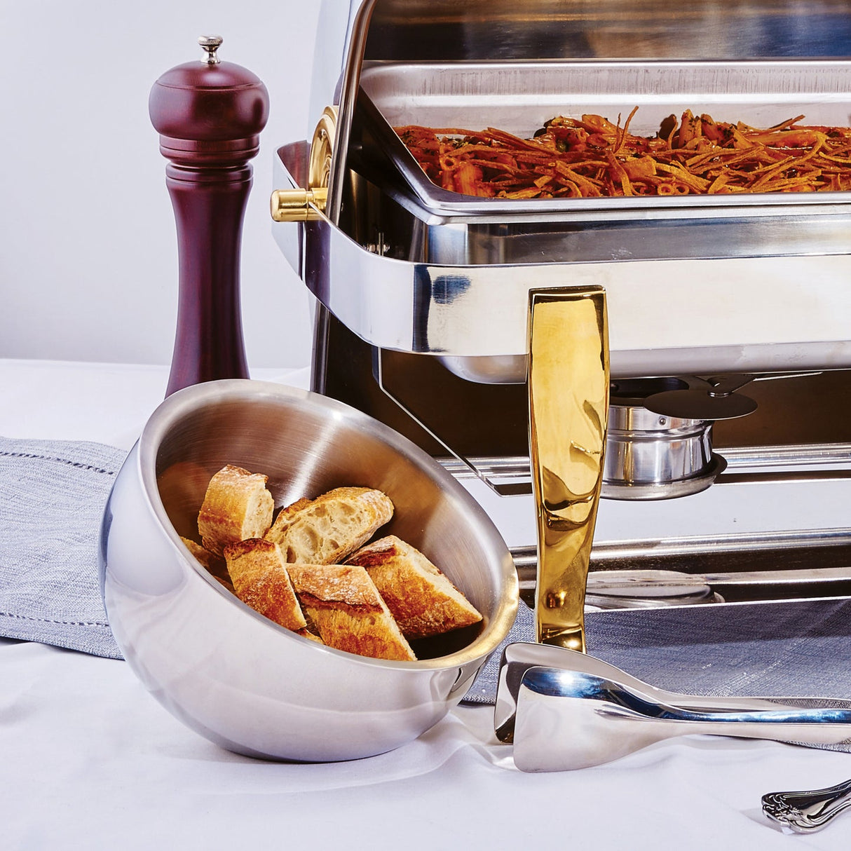 Winco DWAB-S - Double-Wall Angled Display Bowl, Stainless Steel - 1-1/2 Quart