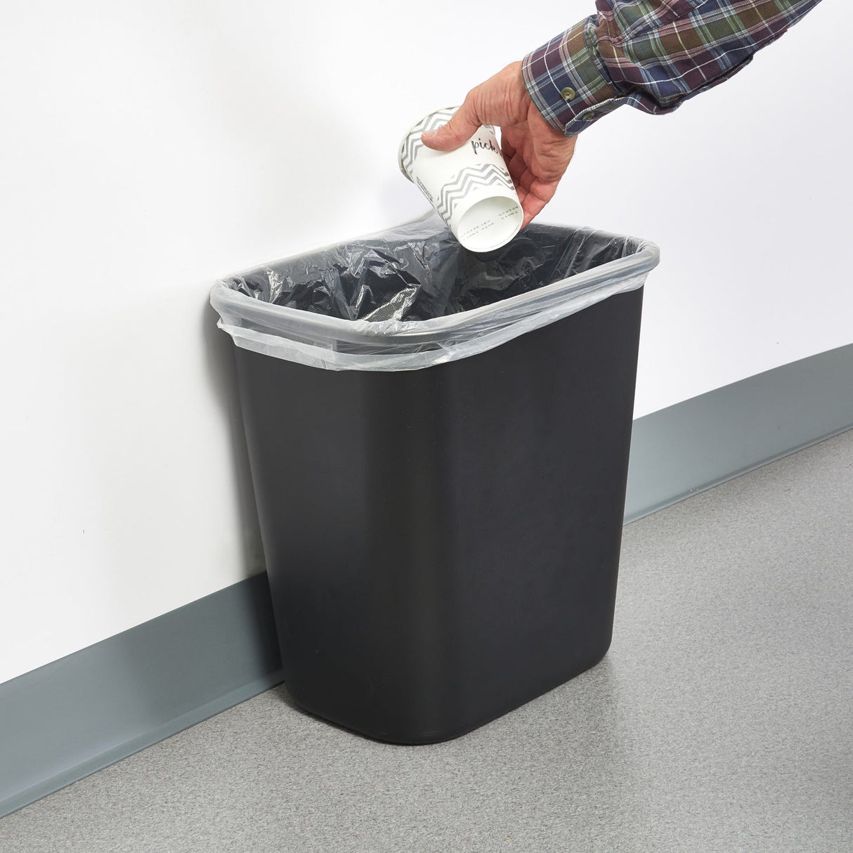 Winco PWR-28K - Waste Baskets - 28 Quart, Black